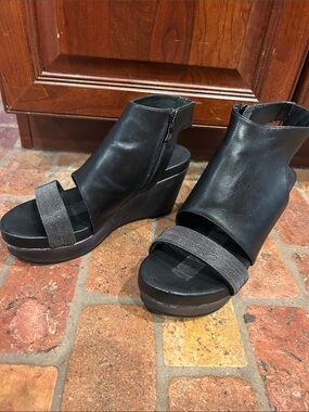 Antelope Black Open-Toe Wedge Sandals with Ankle Zip